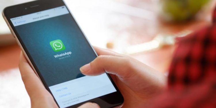 Whatsapp Status the current way of looking without seeing